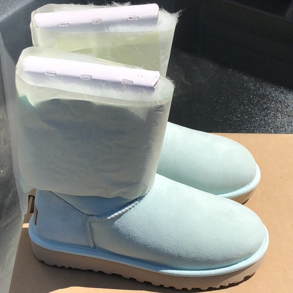 UGG Women's Bailey Bow II Boot - Picture 10 of 11